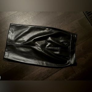 Aritizia Babaton Pegu Skirt - Black - Size 0 Excellent Condition!!